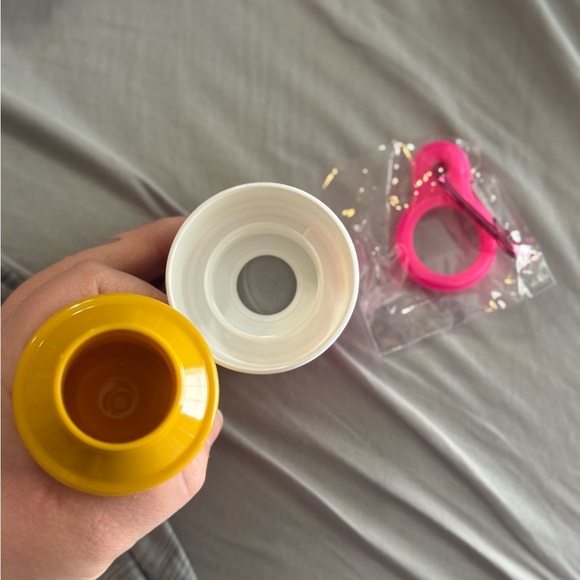 Yellow and Pink Sunscreen Applicator - Picture 2 of 13